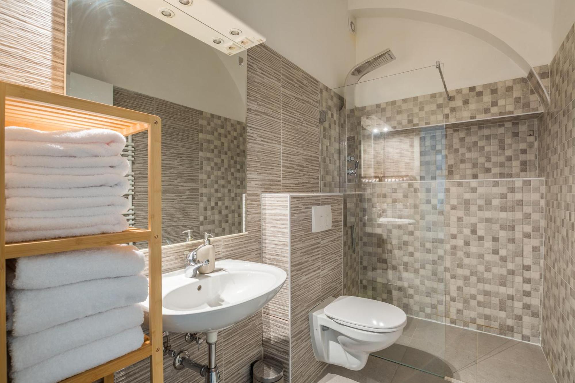 Free Parking I 500 Mbit Wifi I Kingsize Bed Apartment *